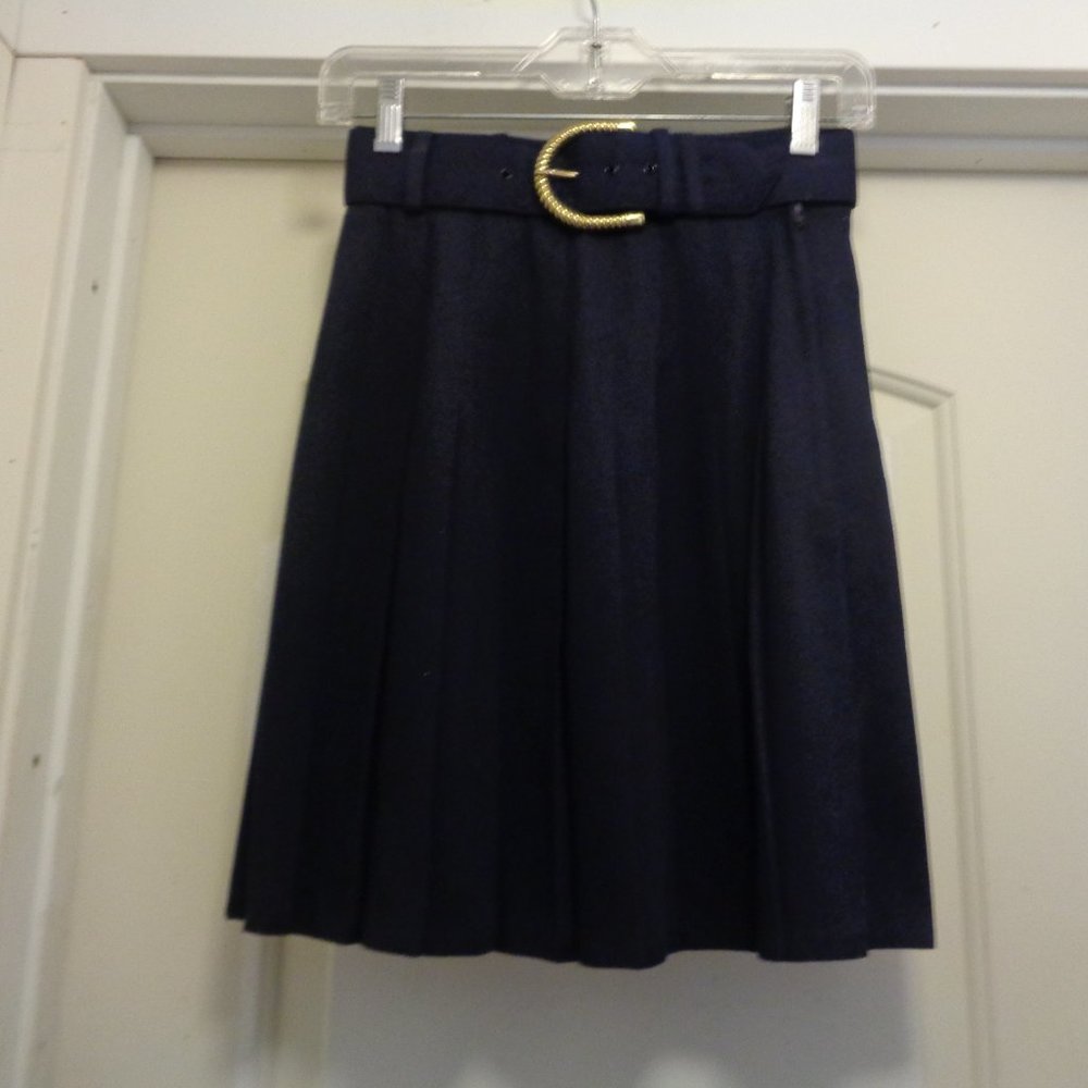 VINTAGE STRINGBEAN MINI PLEATED BLACK SKIRT W GOLDTONE BELT 3/4